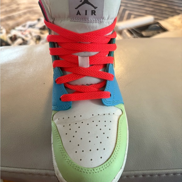 Nike air Jordan. YOUTH SIZE 7. Fits a women’s 9.
Like new. Worn about 5 times. - Picture 3 of 9